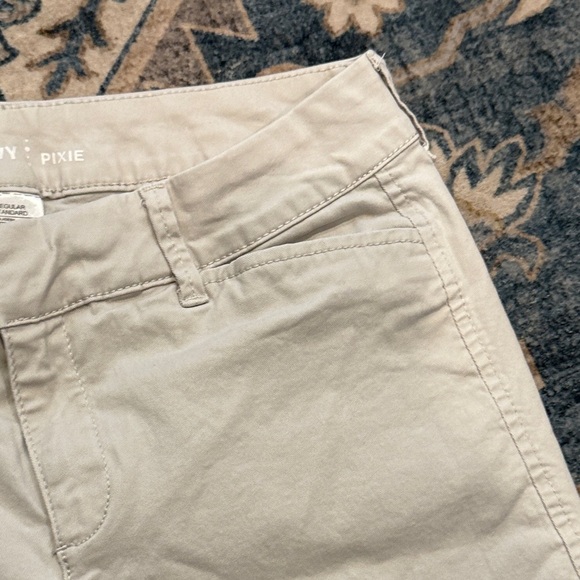 Old Navy 4 Regular Pixie Women's Light Cream Ankle Pants - Picture 5 of 10
